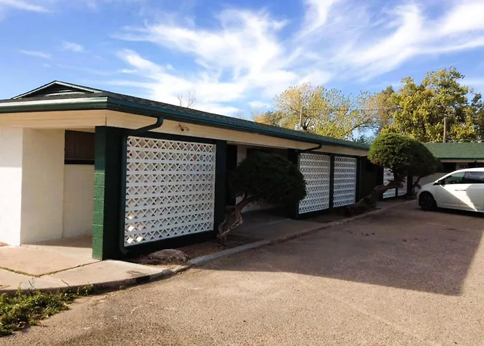 Hometown Inn By Oyo Lakin, Ks