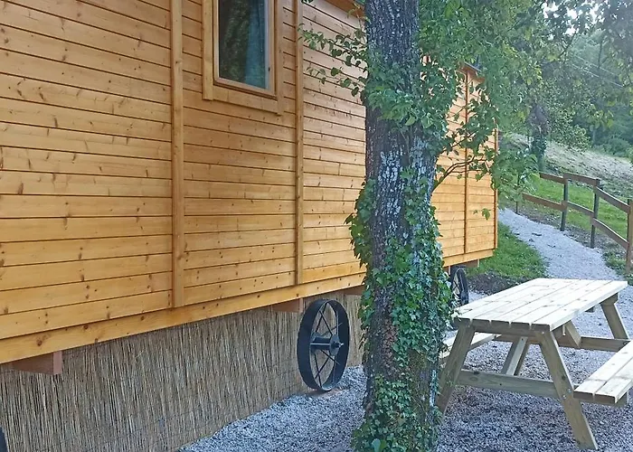 Les Roulottes Des Bois D'Ormes