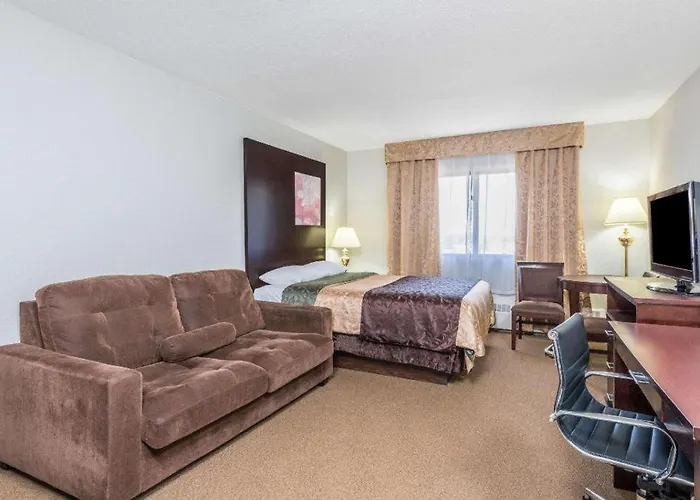 Super 8 By Wyndham Innisfail