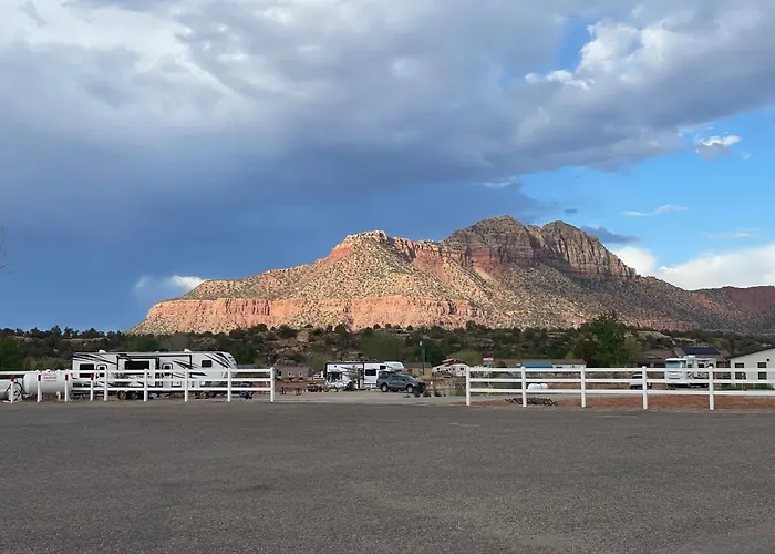 Tiny Home Lodge Near Zion And Bryce National Parks Hot Tub Coyote Moon