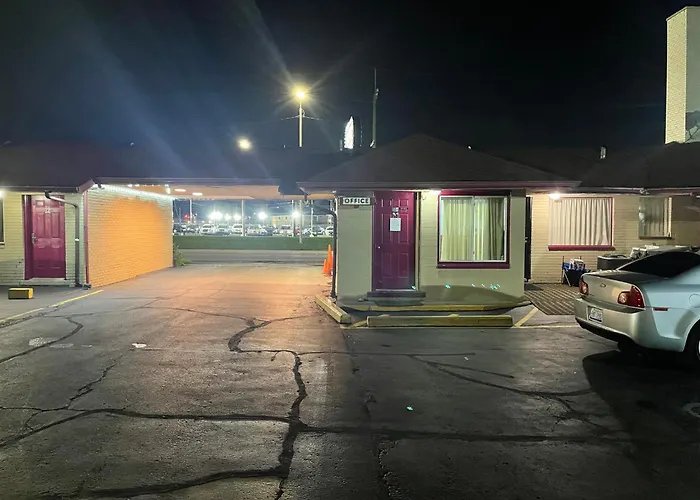 Deluxe Inn Motel