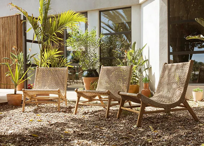 Hotel Les Jardins Du Canal - Piscine Chauffee A 28 Degres - Parking Gratuit - Garage - Bornes Electriques - Accueil Velos Et Motos - Kids Friendly-Solaire Ecoresponsable