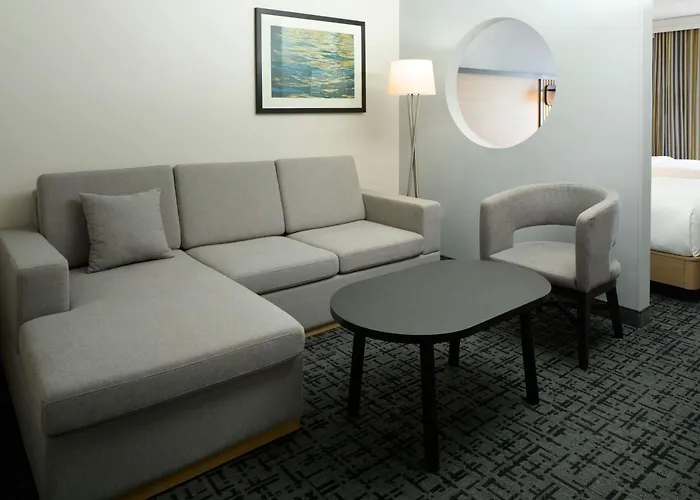 Fairfield Inn & Suites By Marriott Montreal Airport