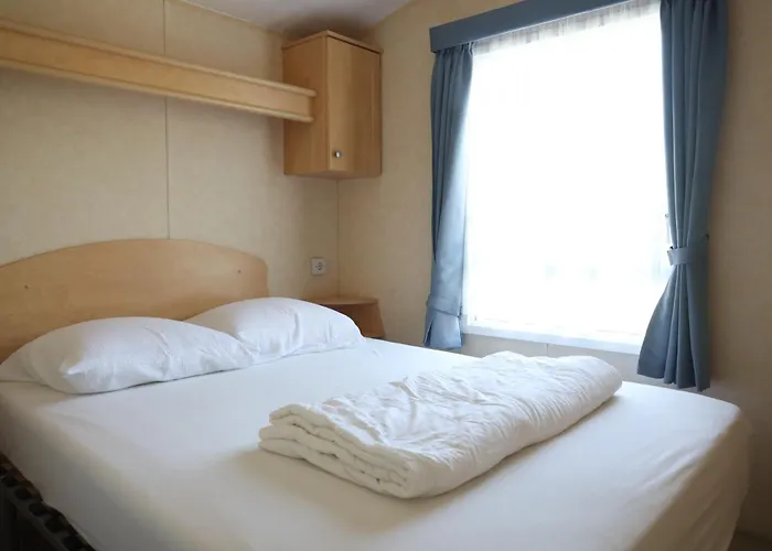 Cozy Caravan In Quiet Area Near Beach - Caravan Brook