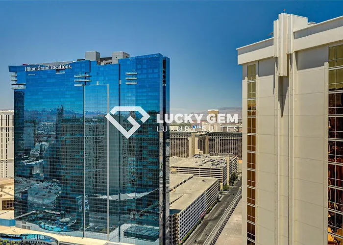 Lucky Gem Penthouse & Luxury Suites At Mgm Signature Resort, Balcony Strip View 3505