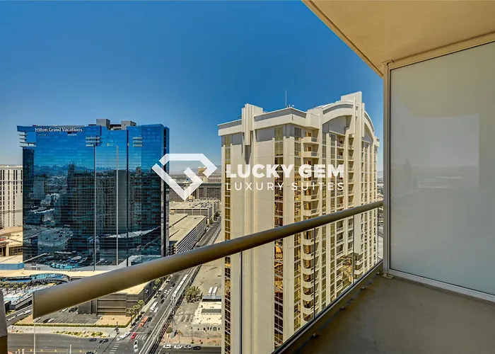 Lucky Gem Penthouse & Luxury Suites At Mgm Signature Resort, Balcony Strip View 3505