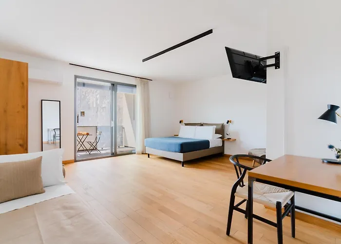Glass House - Smart Rooms & Parking