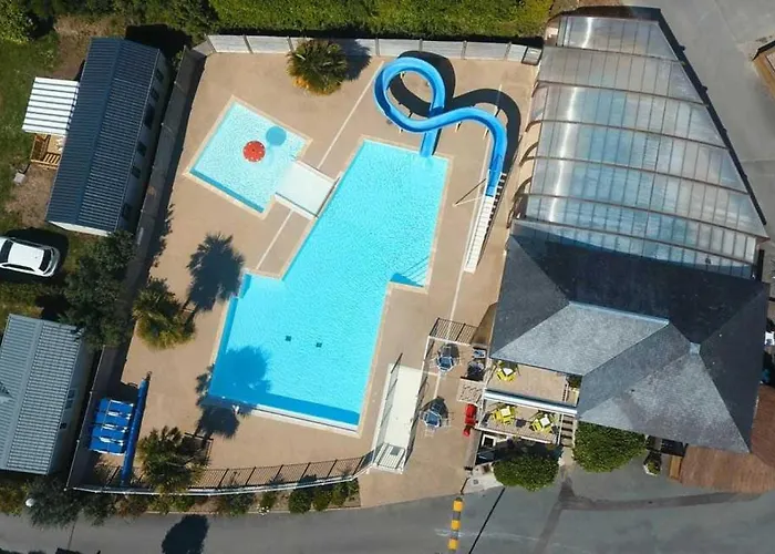 Zecamping 4 Etoiles Animaux Acceptes Et Piscine Couverte