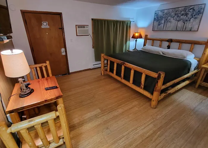Crescent Motel