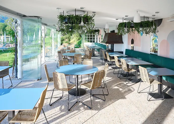 Parkhotel Poertschach - Das Hotelresort Mit Insellage Am Woerthersee