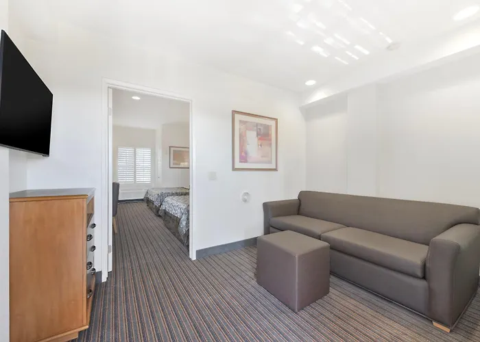 Anaheim Desert Inn & Suites