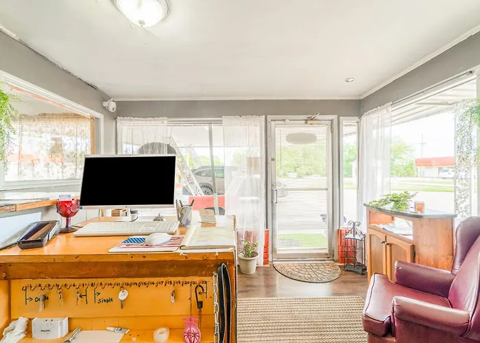 Oyo Holiday Capri Motel & Rv Park