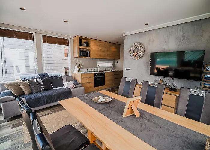 Floating House Bravia