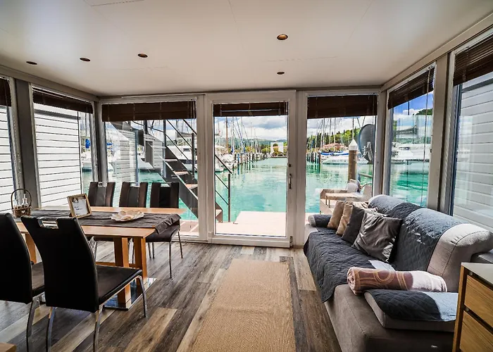 Floating House Bravia