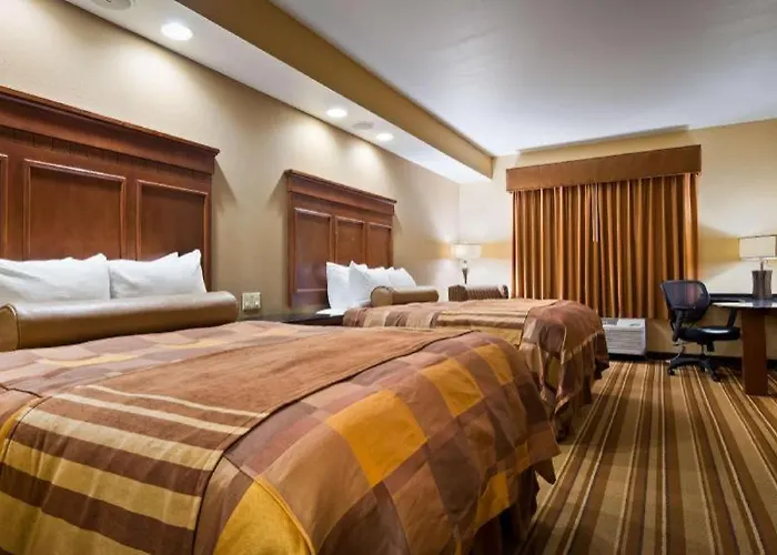 Best Western Plus Kc Speedway Inn & Suites