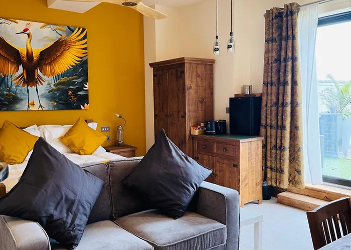 Chandlers Bar And Rooms