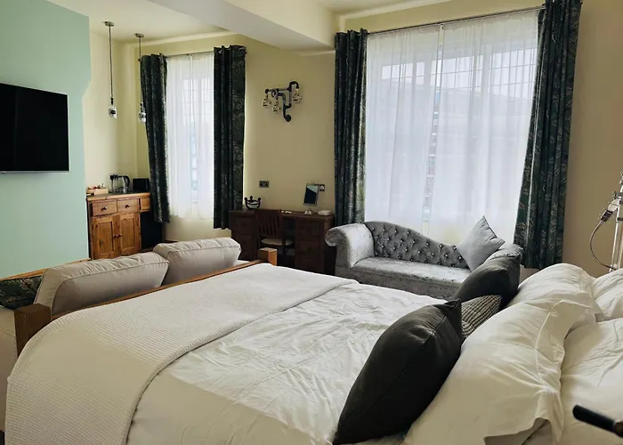 Chandlers Bar And Rooms