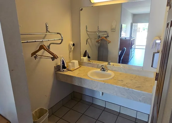 Whitesboro Inn & Suites