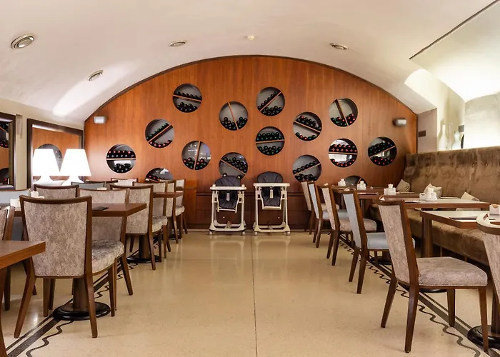 Roset Hotel & Residence