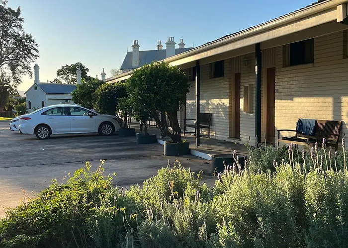 Airlie House Motor Inn
