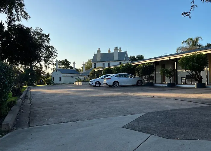 Airlie House Motor Inn
