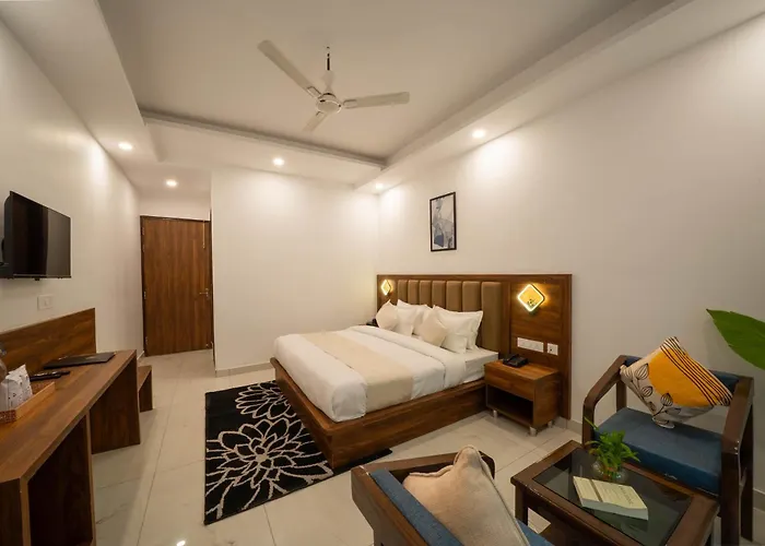 Perfectstayz Premium Mystic Falls With Rooftop Pool & Cafe