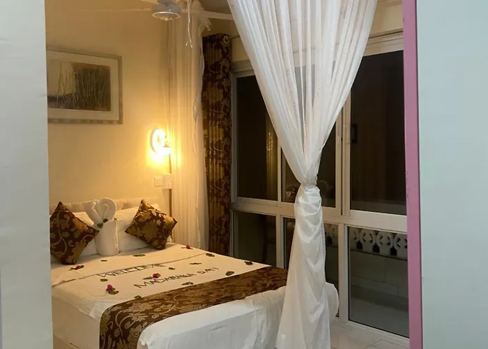 Breezebay Pool Hotel