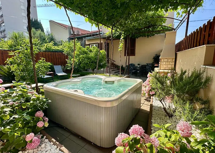 Antique Garden Villa