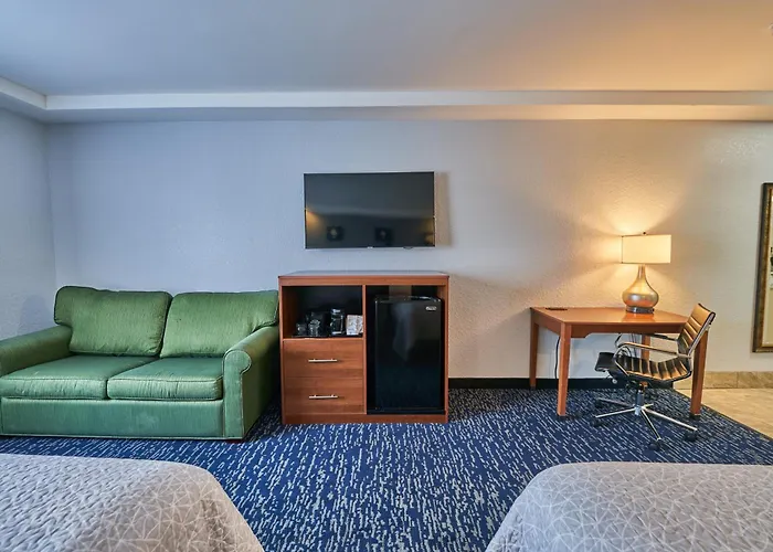 Hyannis Plaza Hotel