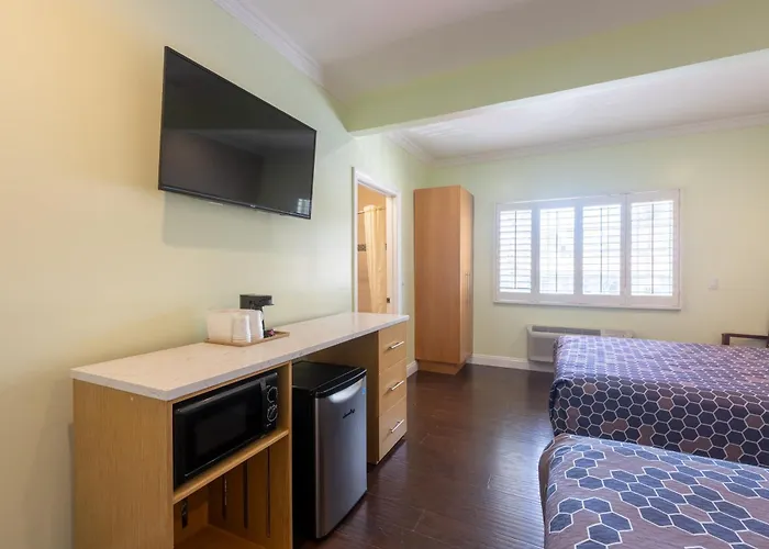 Hollywood City Inn