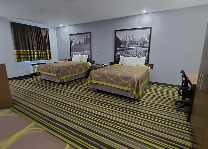 Super 8 By Wyndham Windsor/Dougall