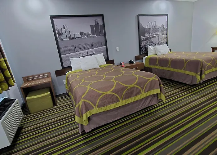 Super 8 By Wyndham Windsor/Dougall