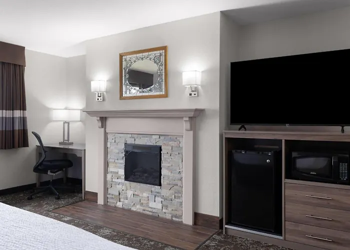 Ramada By Wyndham Cedar Rapids South