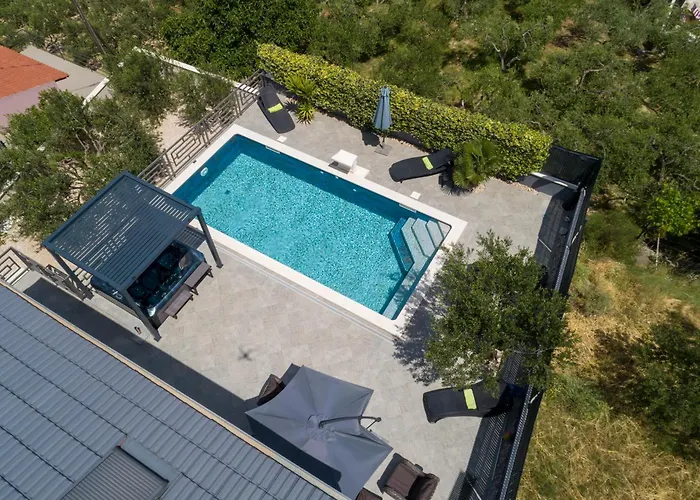 Luxury Villa Stocia Split With Swimming Pool, Sauna And Jacuzzi In A Peaceful Location In Split
