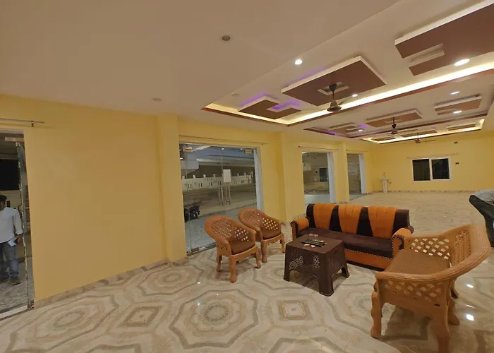 Hotel The R L Palace - "A Luxurious Hotel" 900 Meters From Ram Mandir Ayodhya
