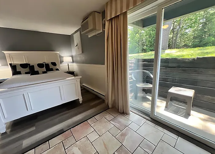Travelodge By Wyndham Traverse City Mi