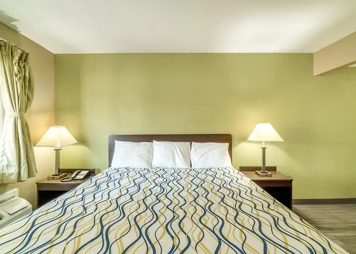 Deluxe Inn & Suites By Oyo Miami Ok