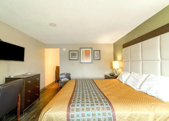 Deluxe Inn & Suites By Oyo Miami Ok