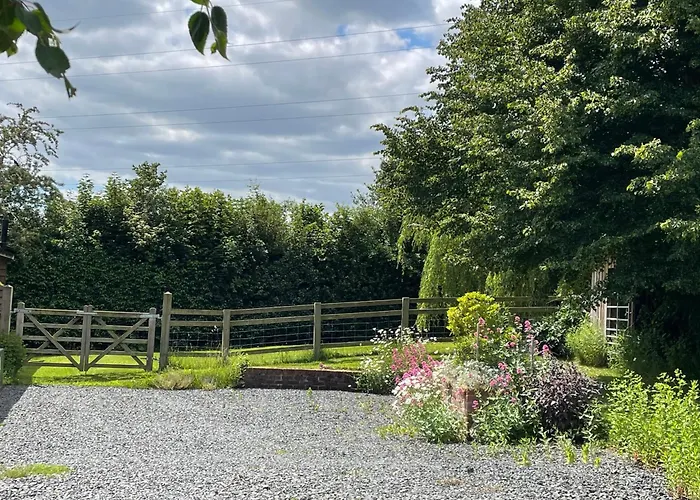 The Nut House - Squirrel Lane Lodges Ludlow