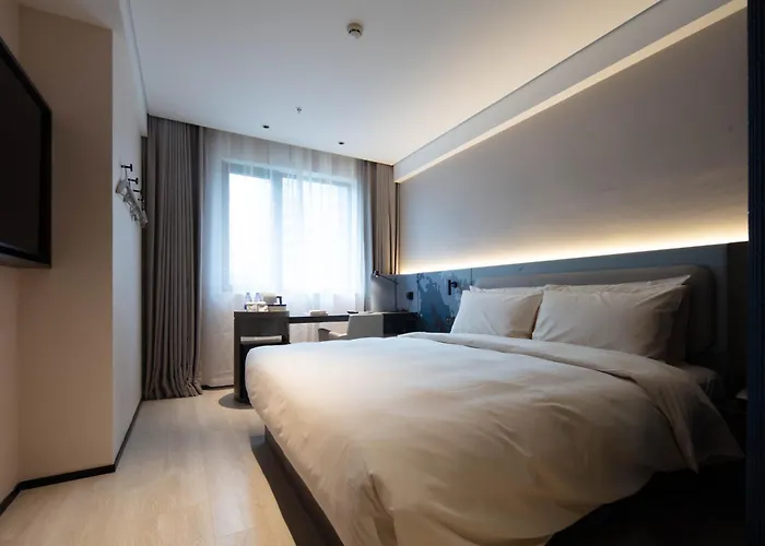 Atour Light Hotel Hangzhou West Lake Lakeside Pedestrian Street