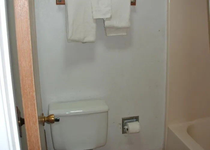 Camlot Inn Motel