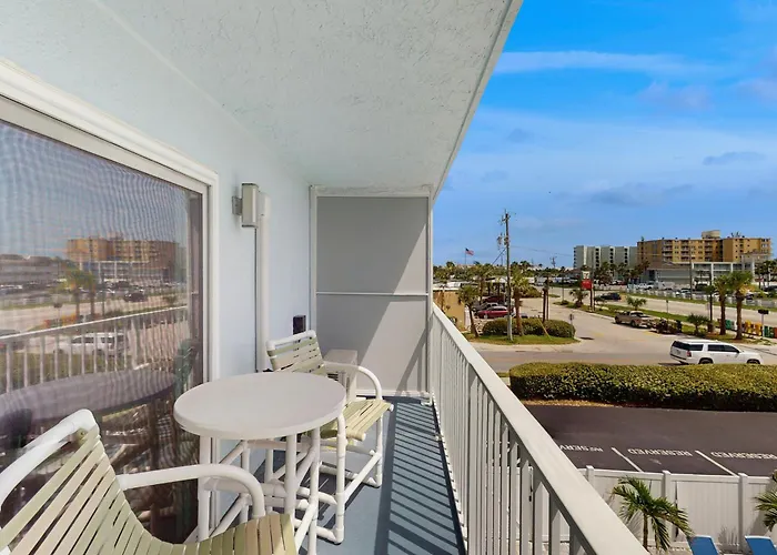 Mariners Cove 302