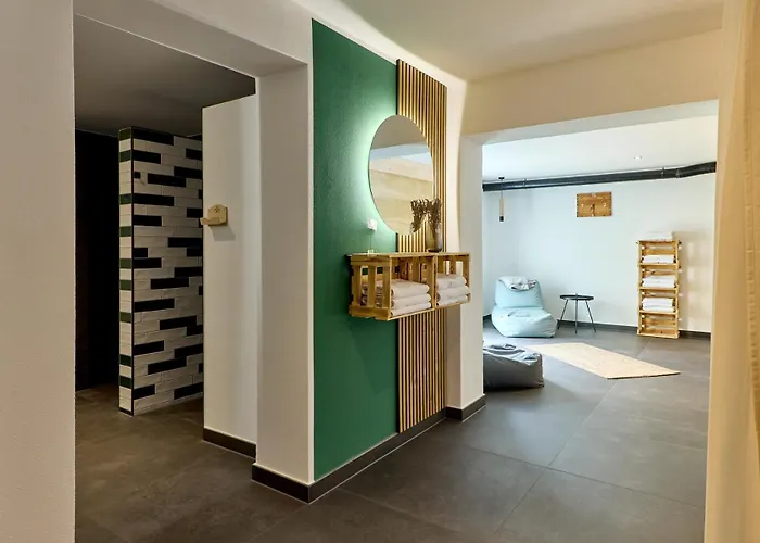 Moselhotel Weinhaus Simon `Sauna`Winzerstube`ELadesäule