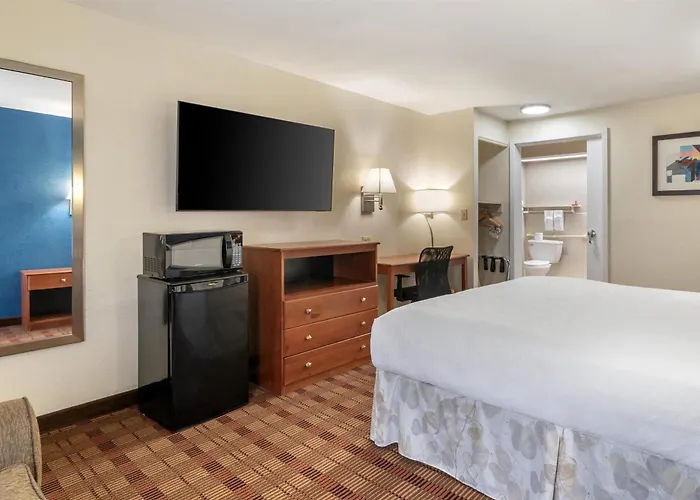Surestay Hotel By Best Western East Brunswick
