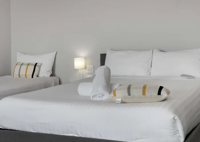 Hive Hotel, Moruya