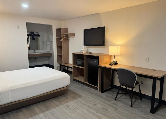 Rodeway Inn & Suites Rancho Mirage - Palm Desert Area
