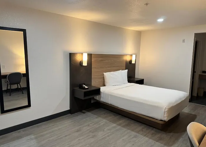 Rodeway Inn & Suites Rancho Mirage - Palm Desert Area