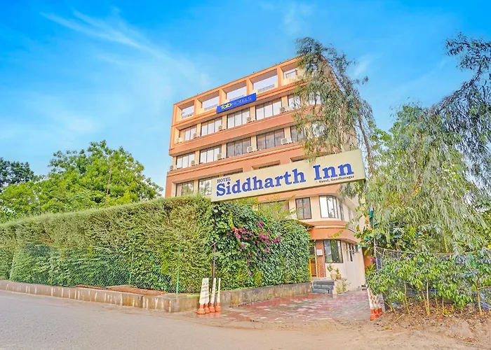 Fabhotel Siddharth Inn - Nr Siddharth Bunglows