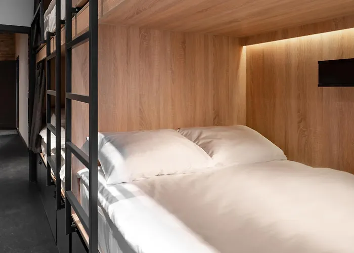Globe Runner Rooms&Dorms