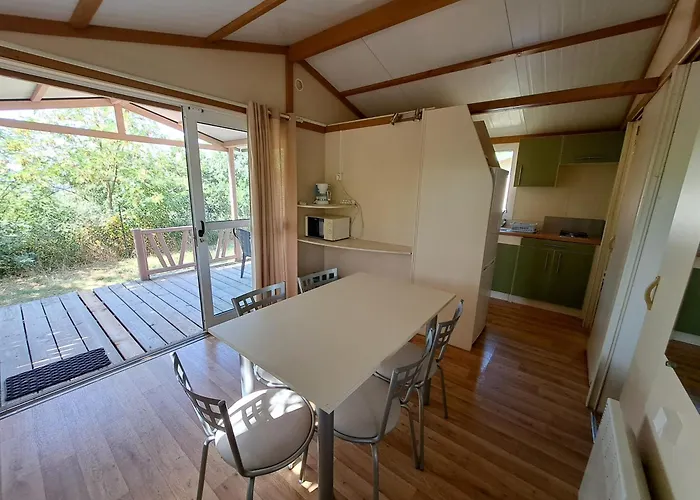 Chalet Dans Camping 3 Etoiles A Voguee